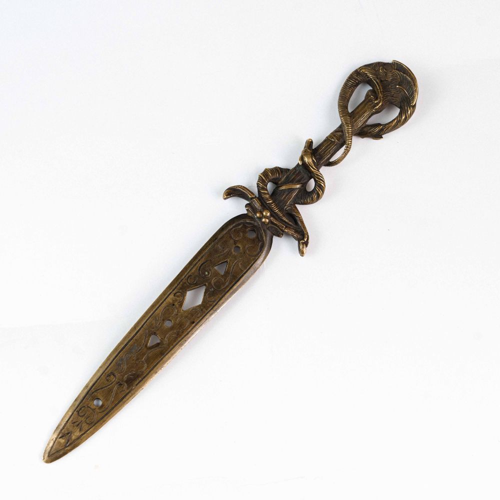 Декоративный нож для вскрытия писем