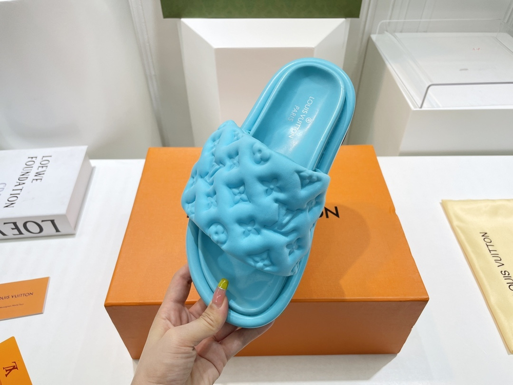 Louis Vuitton Pool Pillow Comfort Mule