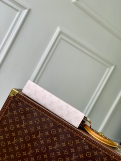Louis Vuitton Pochette Voyage MM