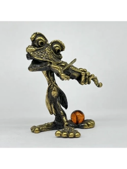 Бронзовая статуэтка на янтаре