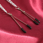 Удлинённые зажимы для сосков с цепочкой - 25 см. (Цвет: серебристый)