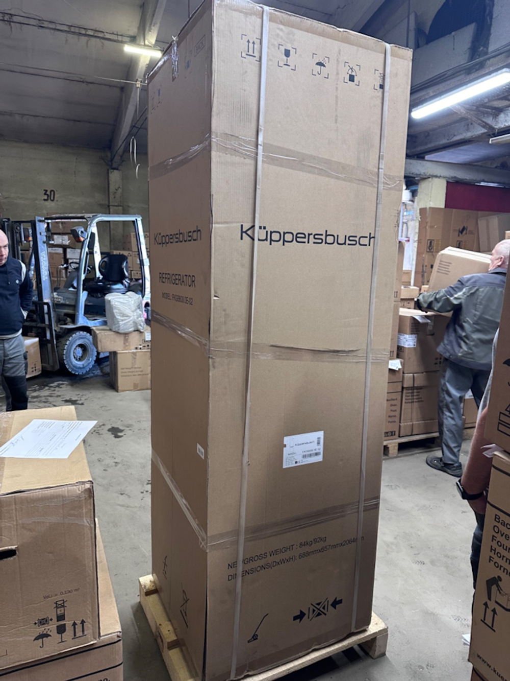 Отдельностоящий холодильник с нижней морозильной камерой Kuppersbusch FKG 6600.0 E-02