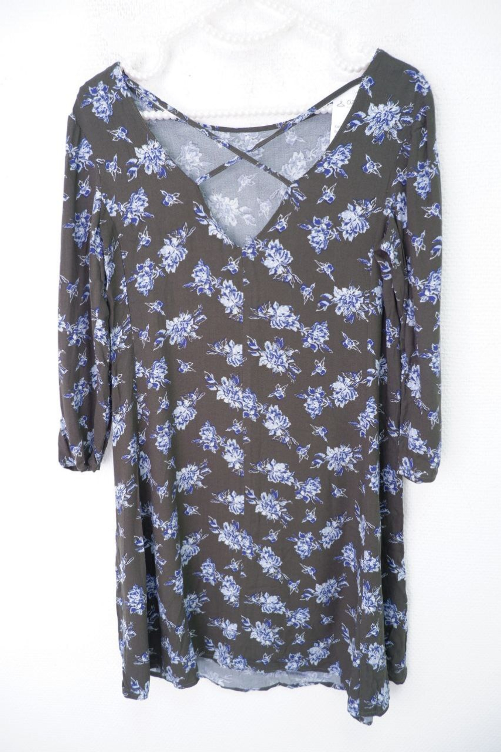 Платье из вискозы с цветами 44 размер