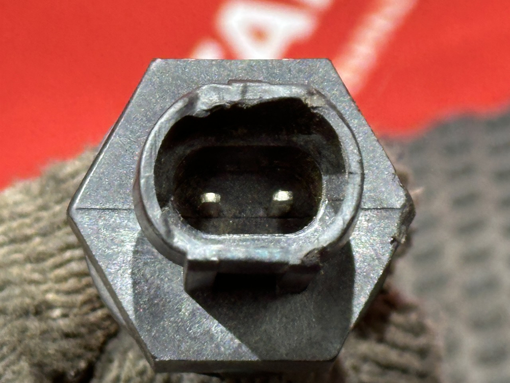 Датчик уровня охлаждающей жидкости 2024г.