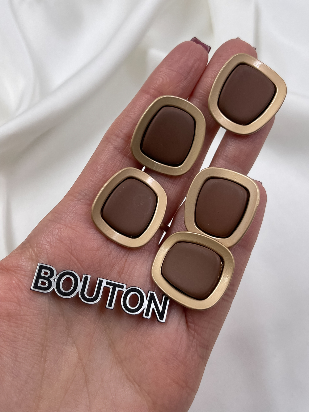 Пуговицы матовое золото коричневые прямоугольные