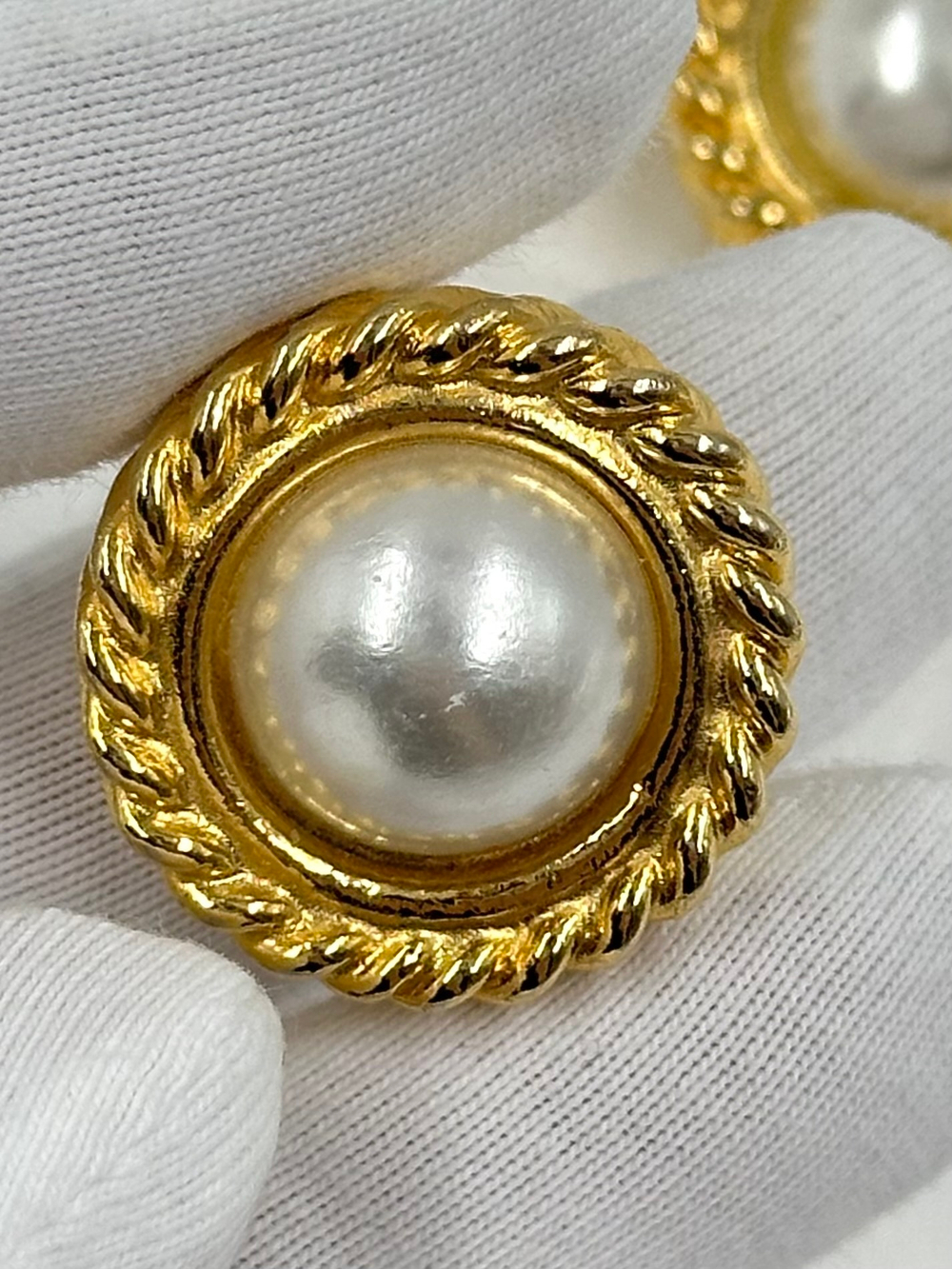 Накладка на пуговицу с «жемчугом»