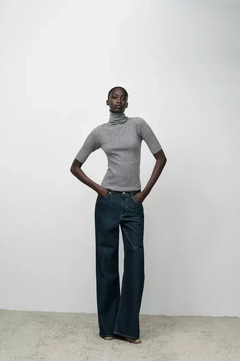 ZARA ТРИКОТАЖНЫЙ ТОП С ВЫСОКИМ ВОРОТНИКОМ, СЕРЫЙ