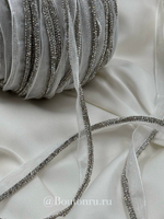 Кант на белой органзе со стразовым шнуром