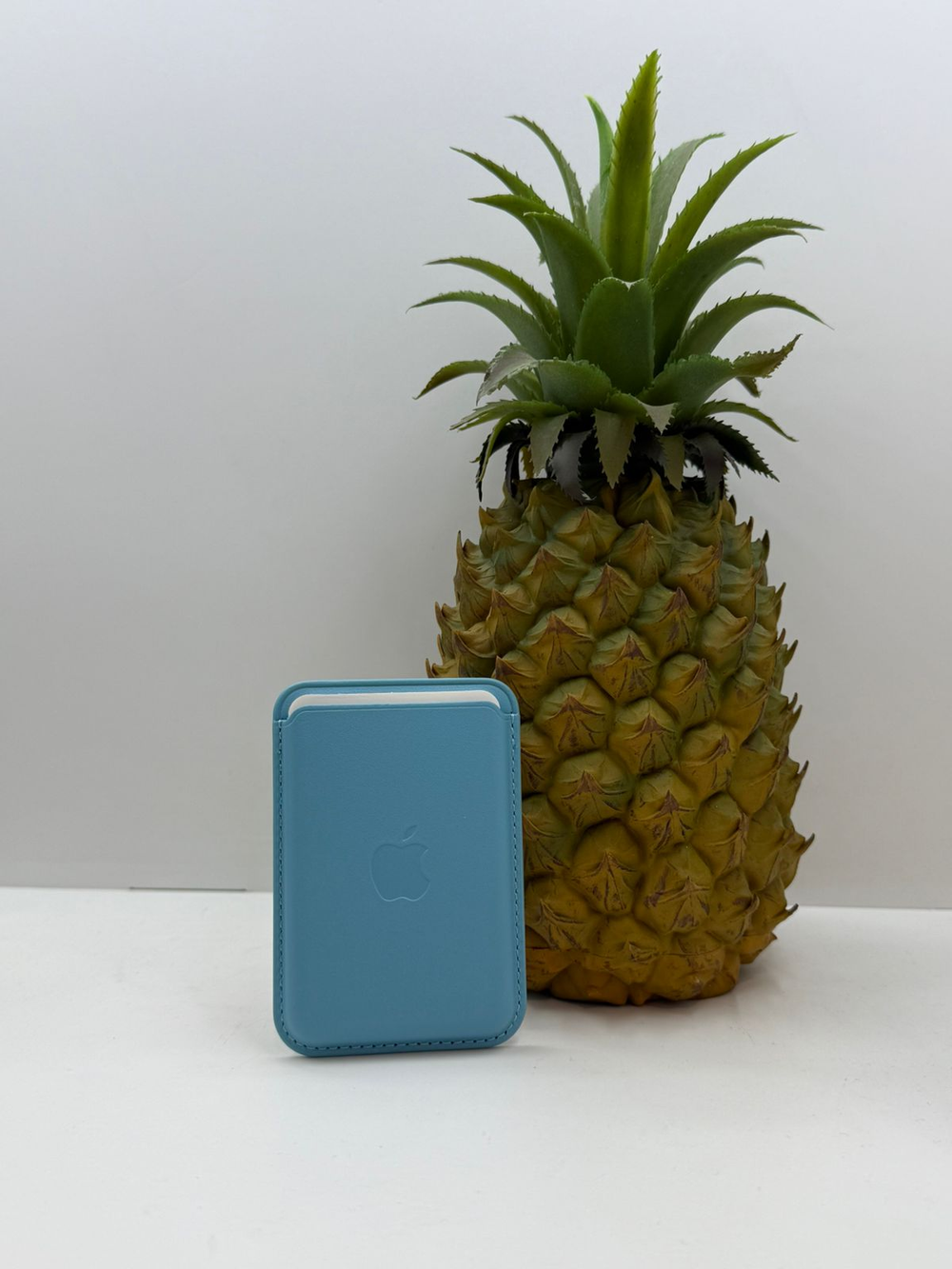 iPhone Leather Wallet MagSafe с лого