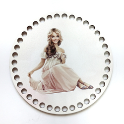 Донышко Девушка в сарафане