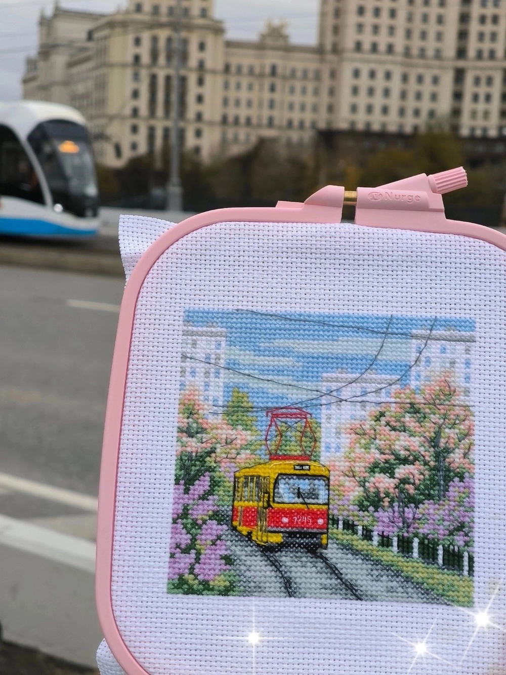 Набор для вышивания крестом Искусница "Городской трамвай. Весна"