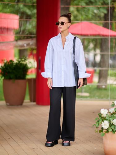 Широкие летние брюки черного цвета на резинке