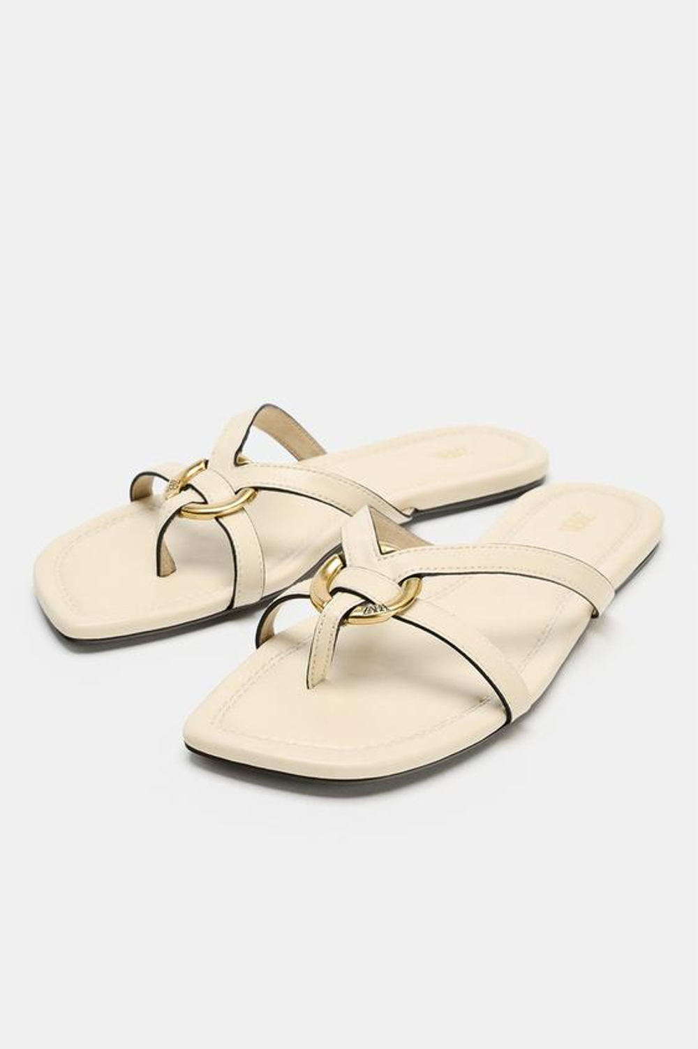 ZARA САНДАЛИИ С МЕТАЛЛИЧЕСКОЙ ДЕТАЛЬЮ, БЕЛЫЙ