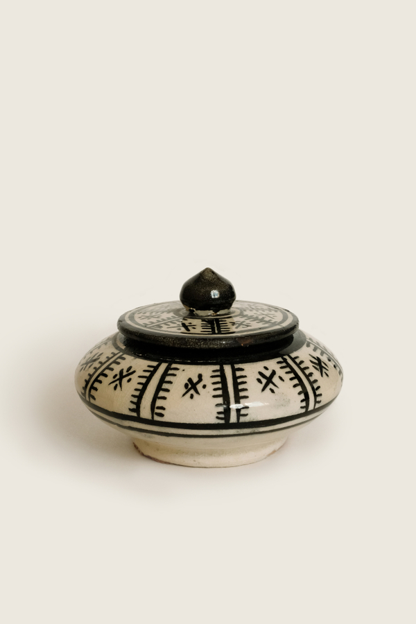 Маленькая керамическая шкатулка