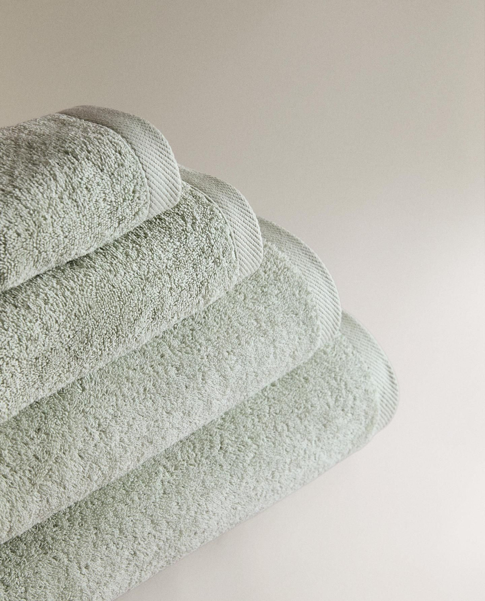 Zara Home - Гладкое махровое хлопковое банное полотенце (500 гхм2), зеленый, 90х150 см