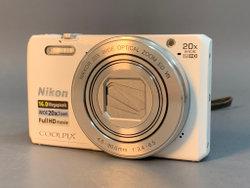Nikon Coolpix S7000