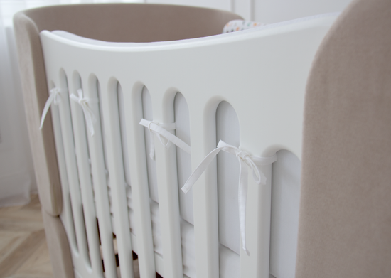 Мягкие бортики для кроватки KIDI soft "Разноцветные буквы" (сатин)