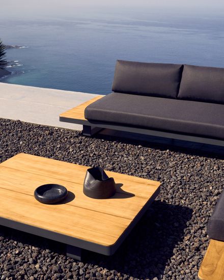 5-местный угловой диван и стол Tosqueta из алюминия и массива тикового дерева La Forma Испания 