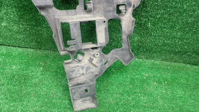 Кронштейн переднего бампера левый Mercedes S W222 (2013-2017)