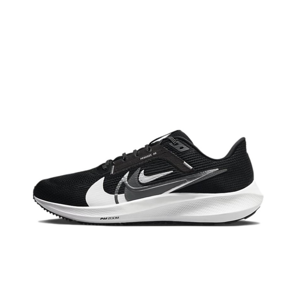 Zoom pegasus black and white deals