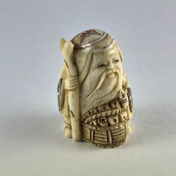 Статуэтка нэцкэ Фукурокудзю с посохом и корзиной рыбы