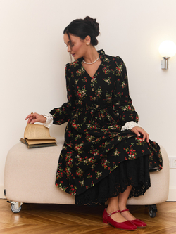 Платье с воротником стойкой