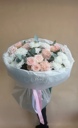 Букет из кустовых роз и хризантем #53