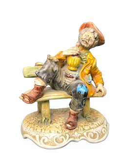 Фарфоровая статуэтка "Бродяга на скамейке" Montagnoni