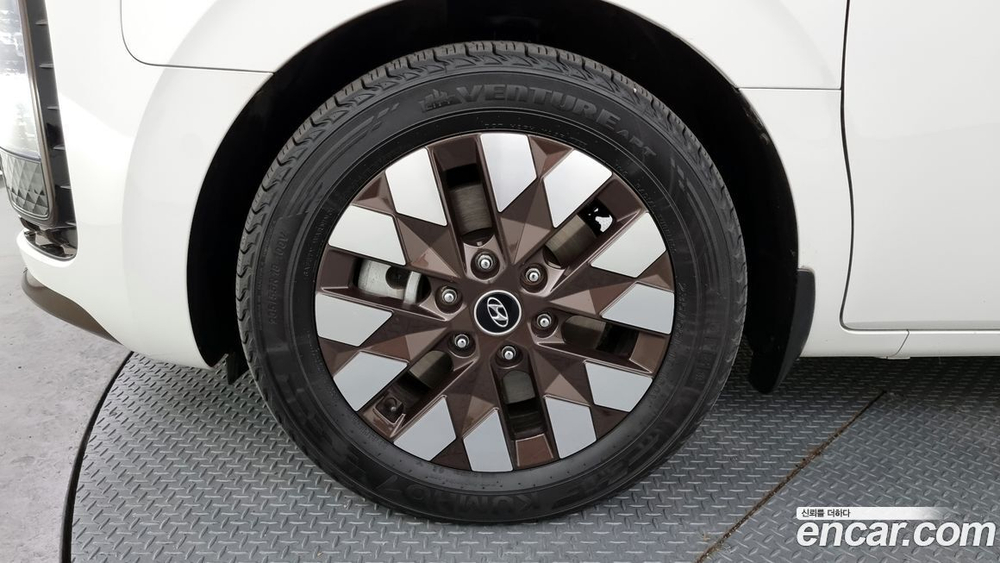Hyundai Staria 4WD 라운지 7-и местный (11.2022)