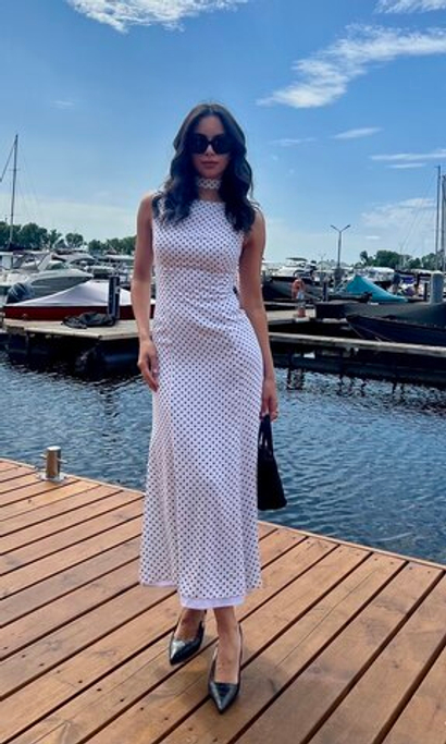Платье белое в черный горошек