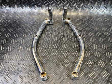 Подножки пассажирские Suzuki Intruder VS750 VR51A (с креплениями)