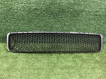 Решетка переднего бампера VW Touareg 1 (2006-2010)