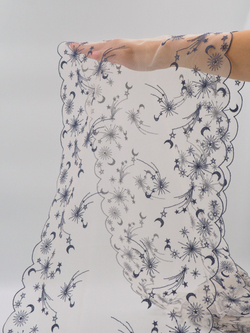 Вышивка на сетке пион с индиго неэластичная ширина 31 см