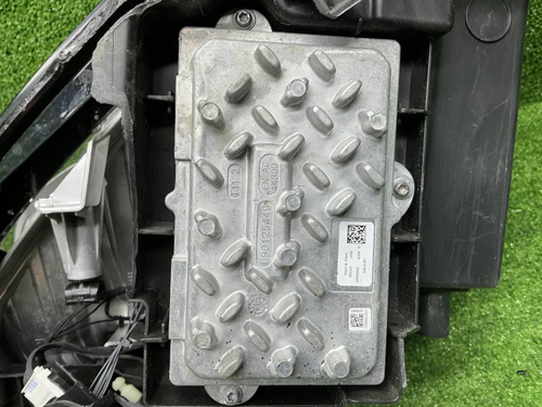 Битая Фара правая Geely Tugella (2019-2024) LED