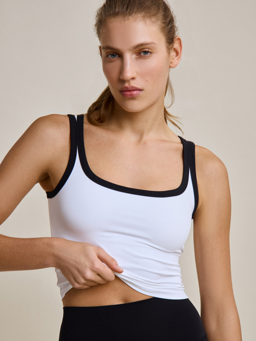 Топ Easy Top in White