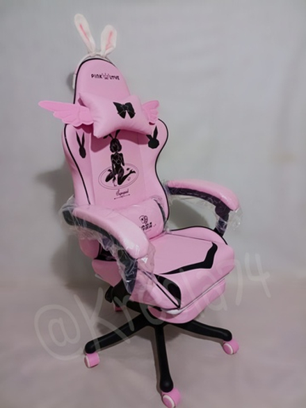 Геймерское черно-розовое кресло с подножкой