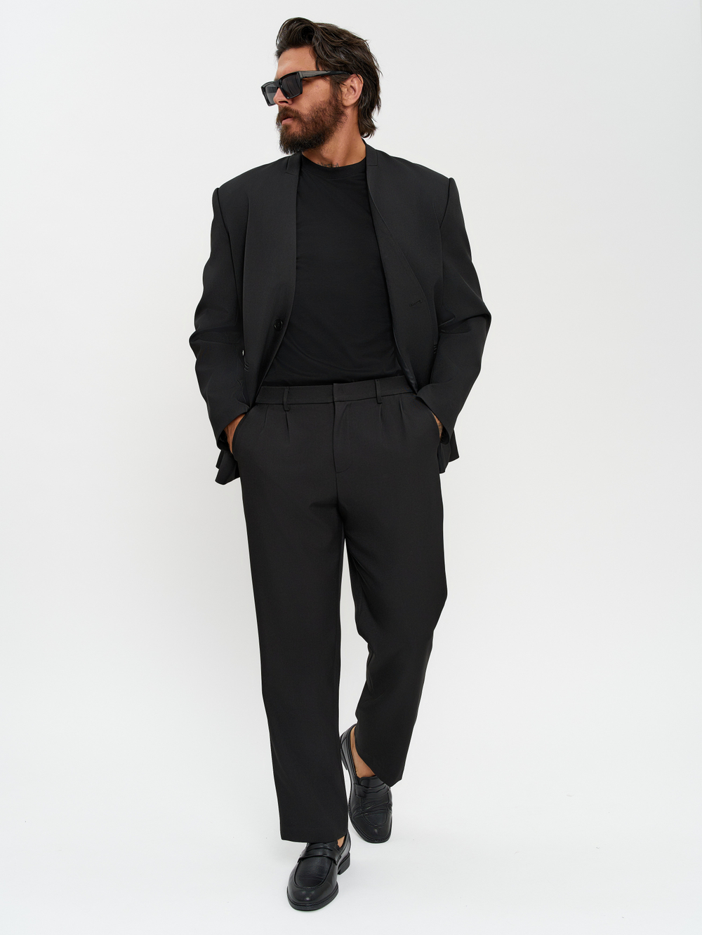 Однобортный костюм без ворота