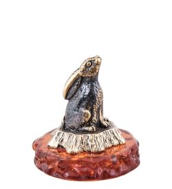 Народные промыслы AM-3947 Фигурка «Заяц на опушке» (латунь, янтарь)