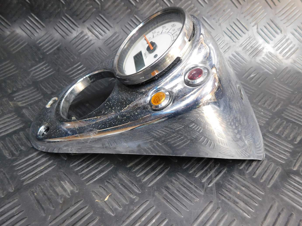 приборная панель Honda Shadow 400 NC34 с накладкой на бак (дефект) 052573