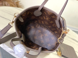 Louis Vuitton Neverfull Bandouliere Inside Out BB