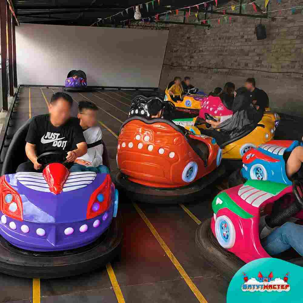 Аттракционная бамперная машинка «Формула» с дистанционным управлением и музыкой