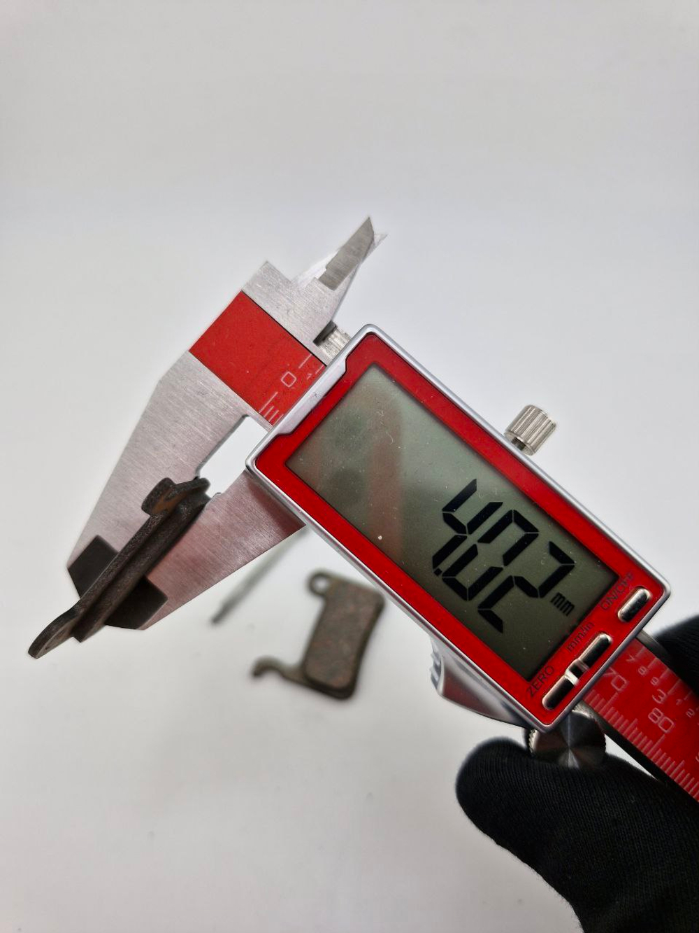 - Колодки тормозные для самоката и велосипеда