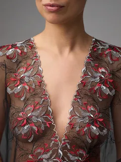 05-168 Вышивка на неэл. сетке 22 см, черный/серый/красный (левая)