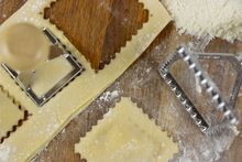 Равиольница ручная - штамп квадрат, 48 мм, нержавеющая сталь и дерево, фото
