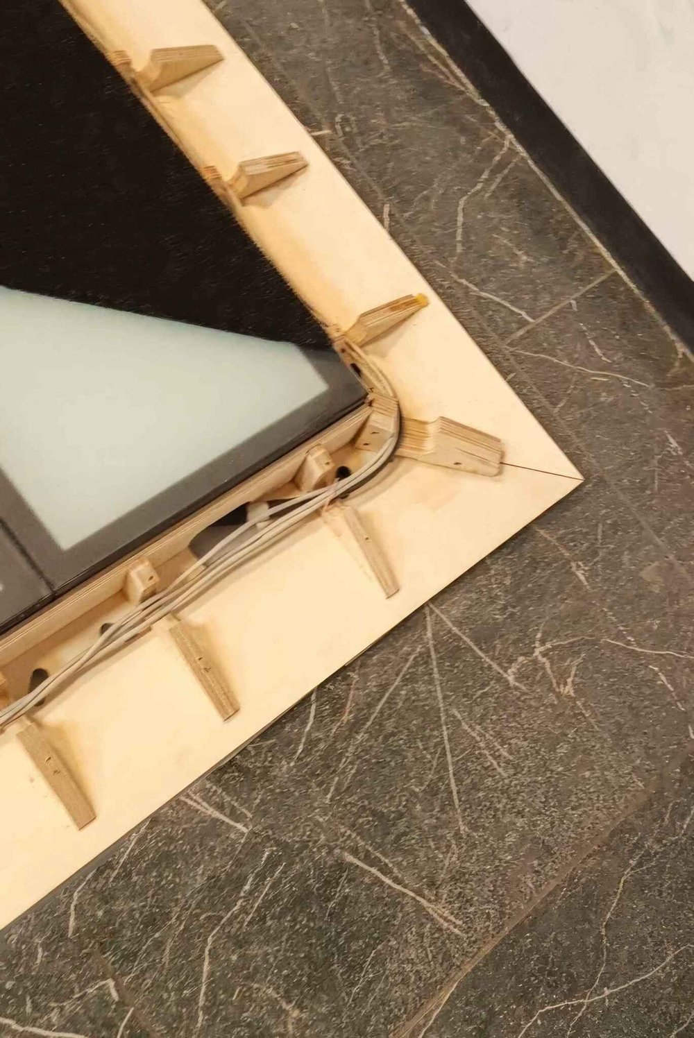 Борт усиленный с кабель каналом (1 пм.)  материалы: ковролин + фанера