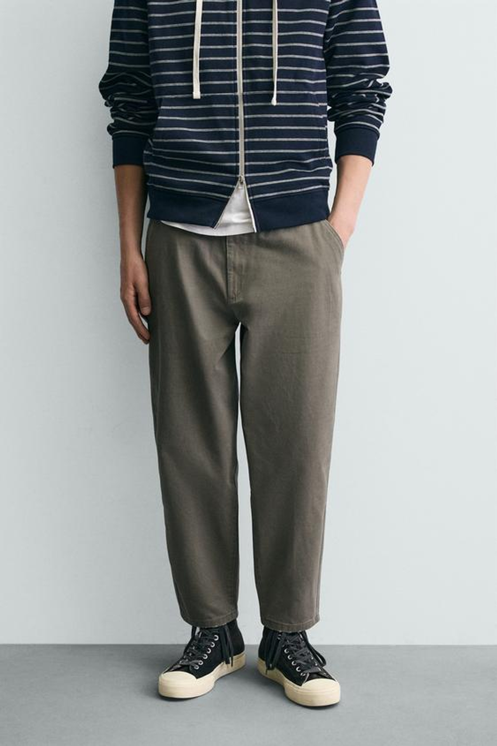 ZARA БРЮКИ CARROT FIT С ЭФФЕКТОМ ПОТЕРТОСТИ, ХАКИ