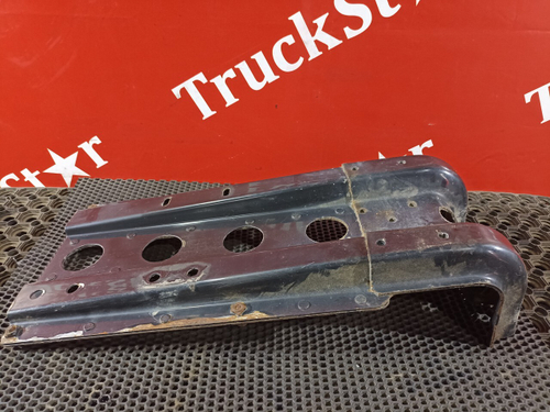 Кронштейн крыла переднего