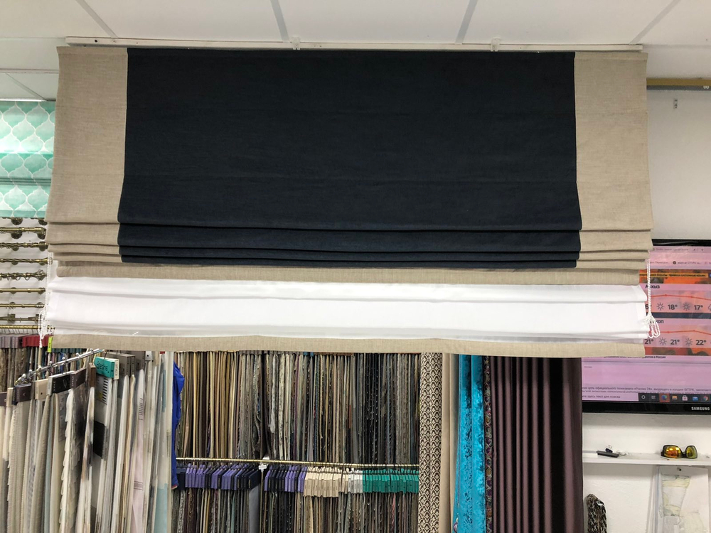 Римская штора День-Ночь из тканей Adeko Mirabelle 823 и 804 и Nope Brad 01