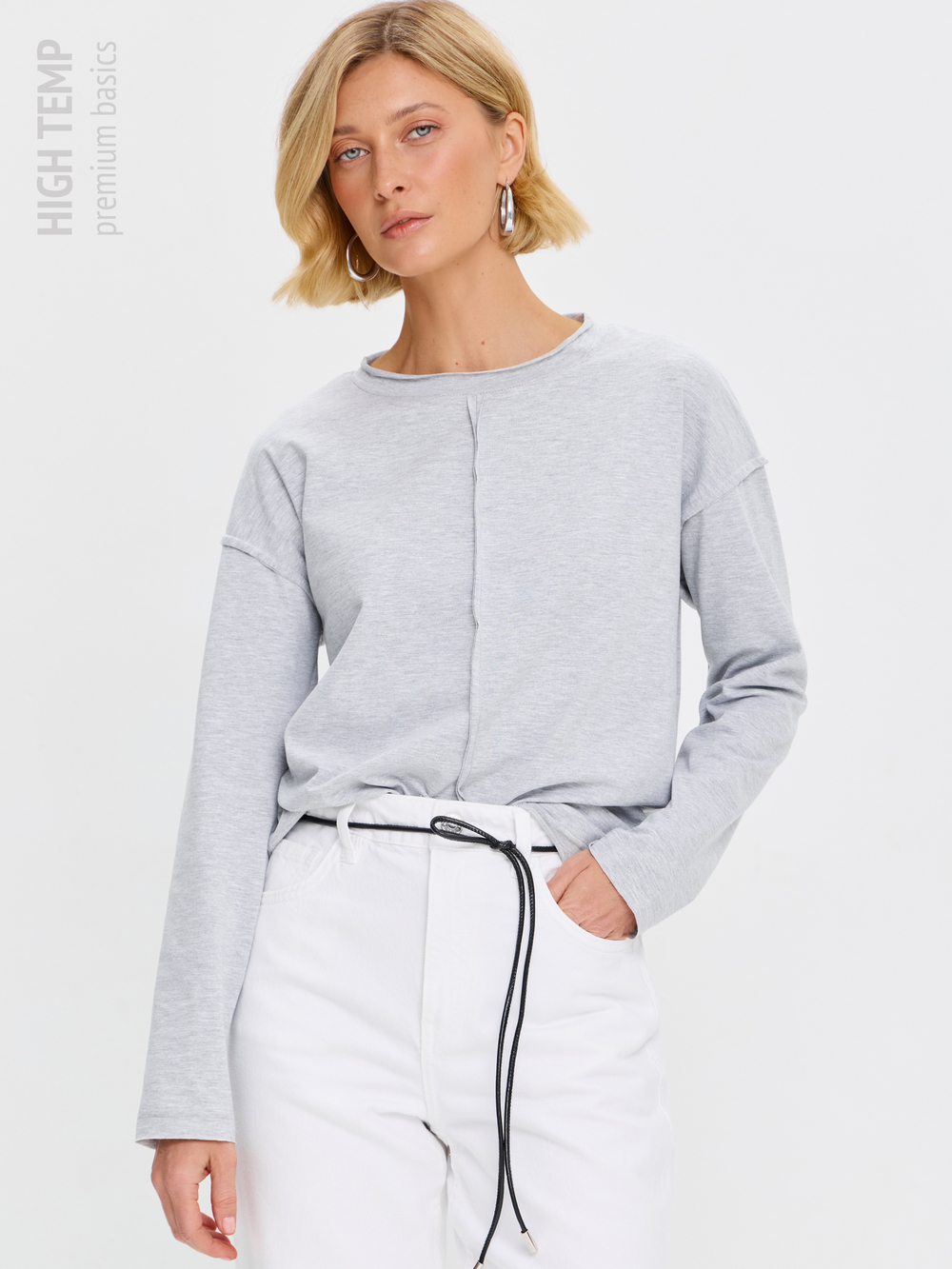 Легкий трикотажный лонгслив со швами наружу