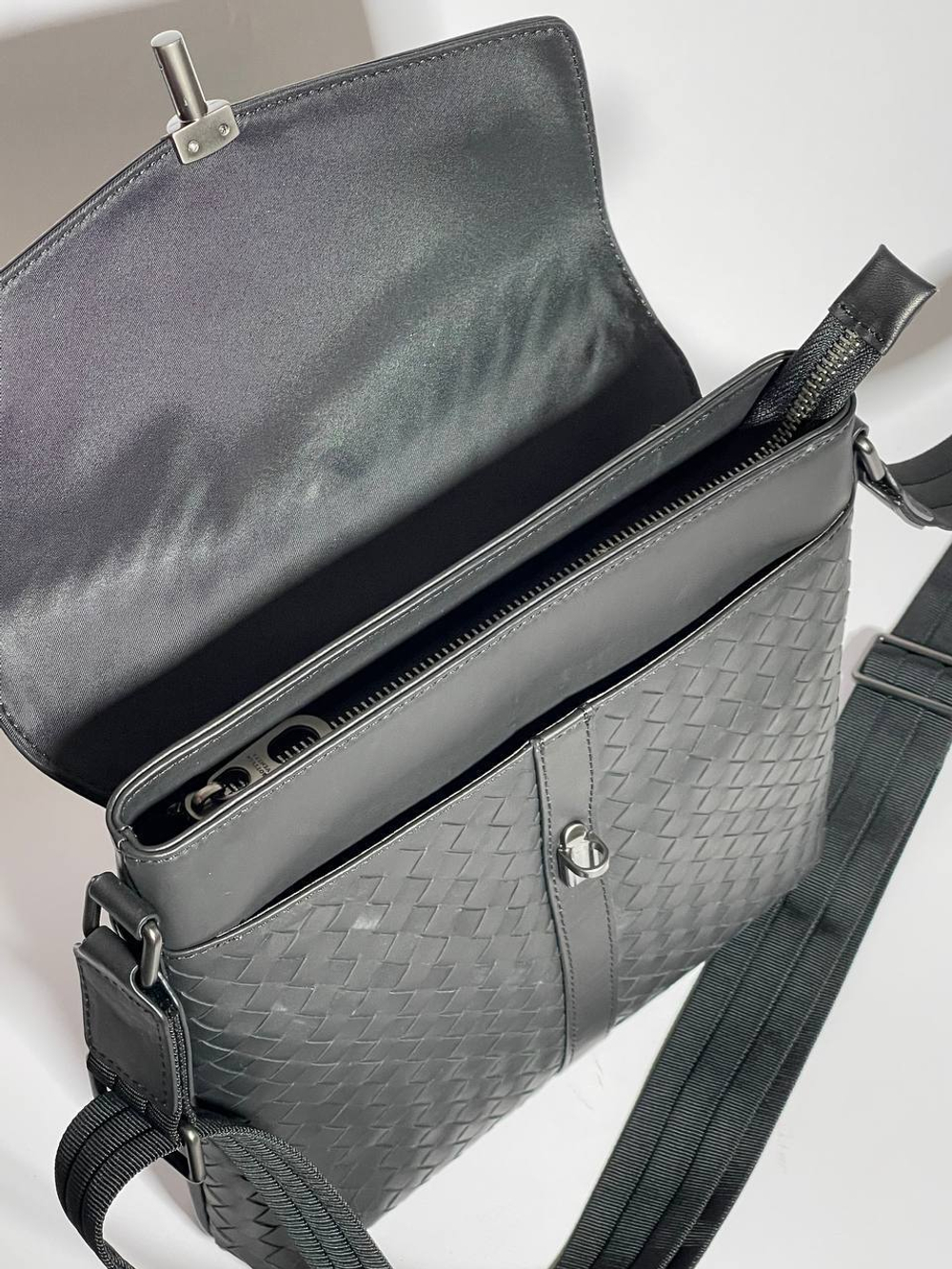 Сумка-мессенджер Bottega Veneta